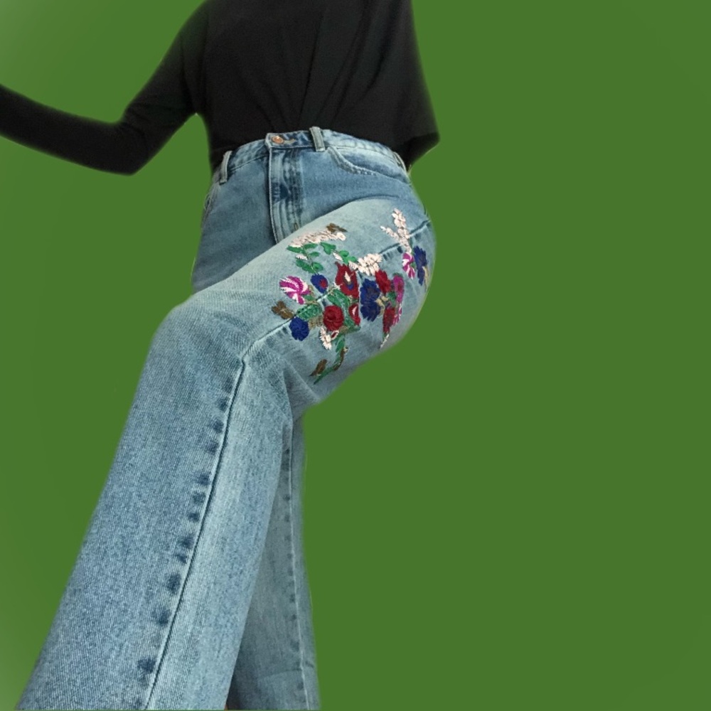 Floral embroidered jeans.